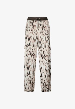 Cargo nohavice z ľahkého materiálu s béžovým a čiernym abstraktným zvieracím vzorom, elastickým pásom s šnúrkou a bočnými vreckami.