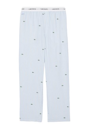 Pantaloni da pigiama a righe blu chiaro con una cintura elastica bianca. Presentano piccoli loghi di coccodrillo verdi distribuiti uniformemente sul tessuto.