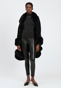 INFLUENCER BORDER - Mantella - black