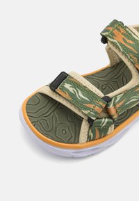 Thumbnail Image 6