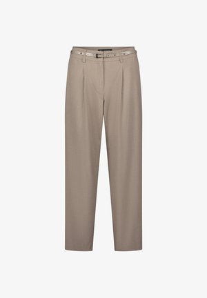 Beige skræddersyede bukser med flad front, to folder og et slankt bælte med metalliske detaljer, lavet af tekstureret stof.