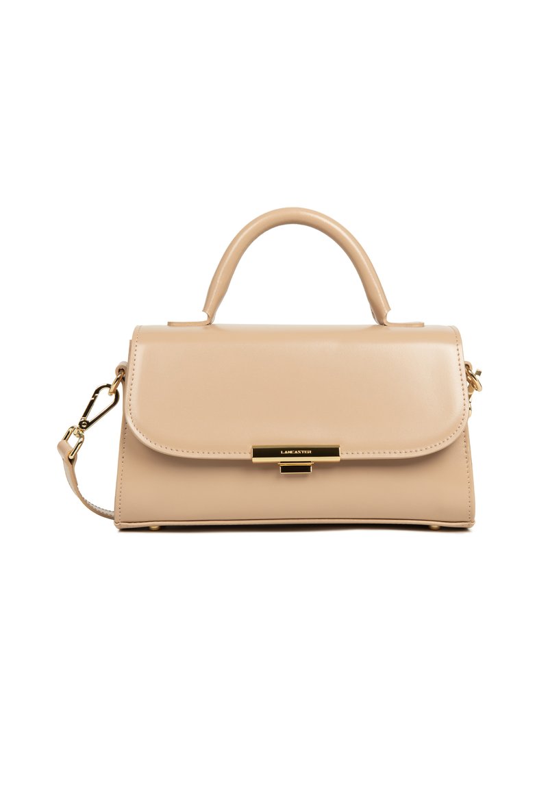 Borsa a mano in pelle beige con manico superiore e tracolla removibile. Presenta un clasp dorato e una finitura liscia. Design semplice e rettangolare.