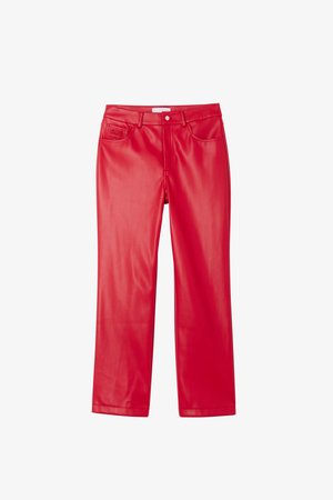 Červené nohavice z umelého kože s elegantným dizajnom, rovnými nohavicami, piatimi vreckami a hladkou, lesklou textúrou.