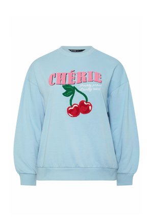 Jasnoniebieska bluza z różowym napisem "CHÉRIE", białym kursywą "Freshly picked Locally loved" oraz wyhaftowanymi czerwonymi wiśniami z zielonymi liśćmi.