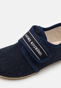 Living Kitzbühel KLETTMODELL SCHRIFTZUG - Tofflor & inneskor - nachtblau