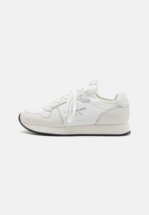 Calvin Klein Jeans RETRO RUNNER - Zapatillas - bright white