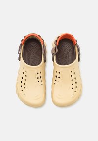 Crocs ECHO UNISEX - Tresko - sesame