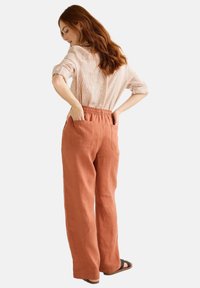 Monoprix TAILLE SEMI-ÉLASTIQUÉE UNI EN  - Pantalon classique - kasbah
