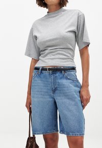 NA-KD MID WAIST WIDE  - Shorts vaqueros - light blue