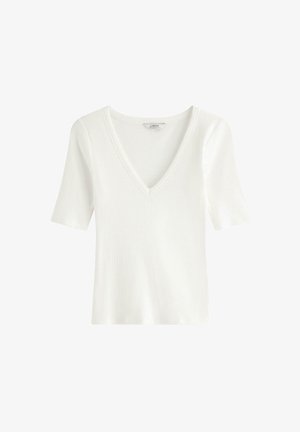 Valkoinen, ribbineulottu lyhythihainen toppi, jossa syvä V-pääntie ja kapea istuvuus, esitetty yksivärisellä valkoisella taustalla.