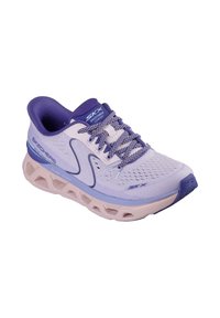 Zapatilla deportiva morada y lavanda clara con parte superior de malla transpirable, mediados acolchador y cordones con un patrón para mayor estabilidad.