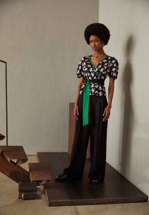 ALEXIA - Print T-shirt - metamorphosis black