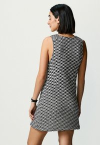 Next MINI TALL  REGULAR FIT - Päevakleit - black and white mono print