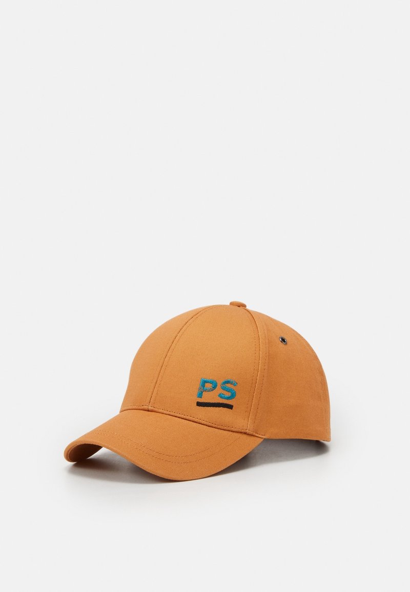Casquette de baseball orange avec lettres bleues "PS" et soulignement noir brodé sur le panneau avant, présentée sur fond blanc.