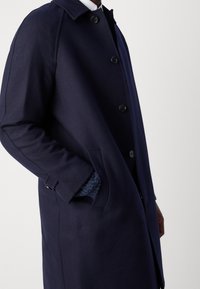 Isaac Dewhirst Klassisk frakke - dark blue