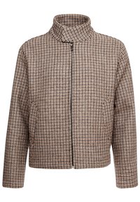 Tehtävässä on ruskea houndstooth-kuvion päällinen vetoketjullinen takki, jossa on korkea kaulus ja sivutaskut. Kankaan pinta on teksturoitu.