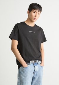 Calvin Klein Jeans - INSTITUTIONAL REGULAR FIT TEE - Basic T-shirt - black Thumbnail Image 1