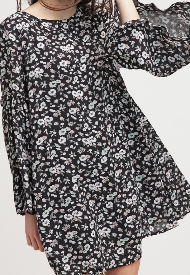 Robe Jennyfer Taille 38 Blanche - Occasion En Bon état, Style Féminin