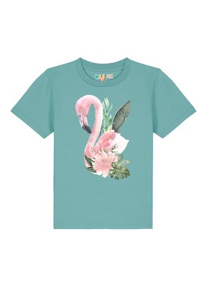 Tee in Türkis mit kurzen Ärmeln, das ein pinkes Flamingo- und Blumenmuster im Aquarellstil zeigt, ergänzt durch grüne Blätter. Aus Baumwolle.