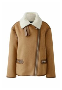 Veste en shearling marron avec un col en fourrure blanche, poches zippées sur les côtés et accents en cuir. Caractéristiques d'une fermeture éclair sur le devant et d'une silhouette carrée.