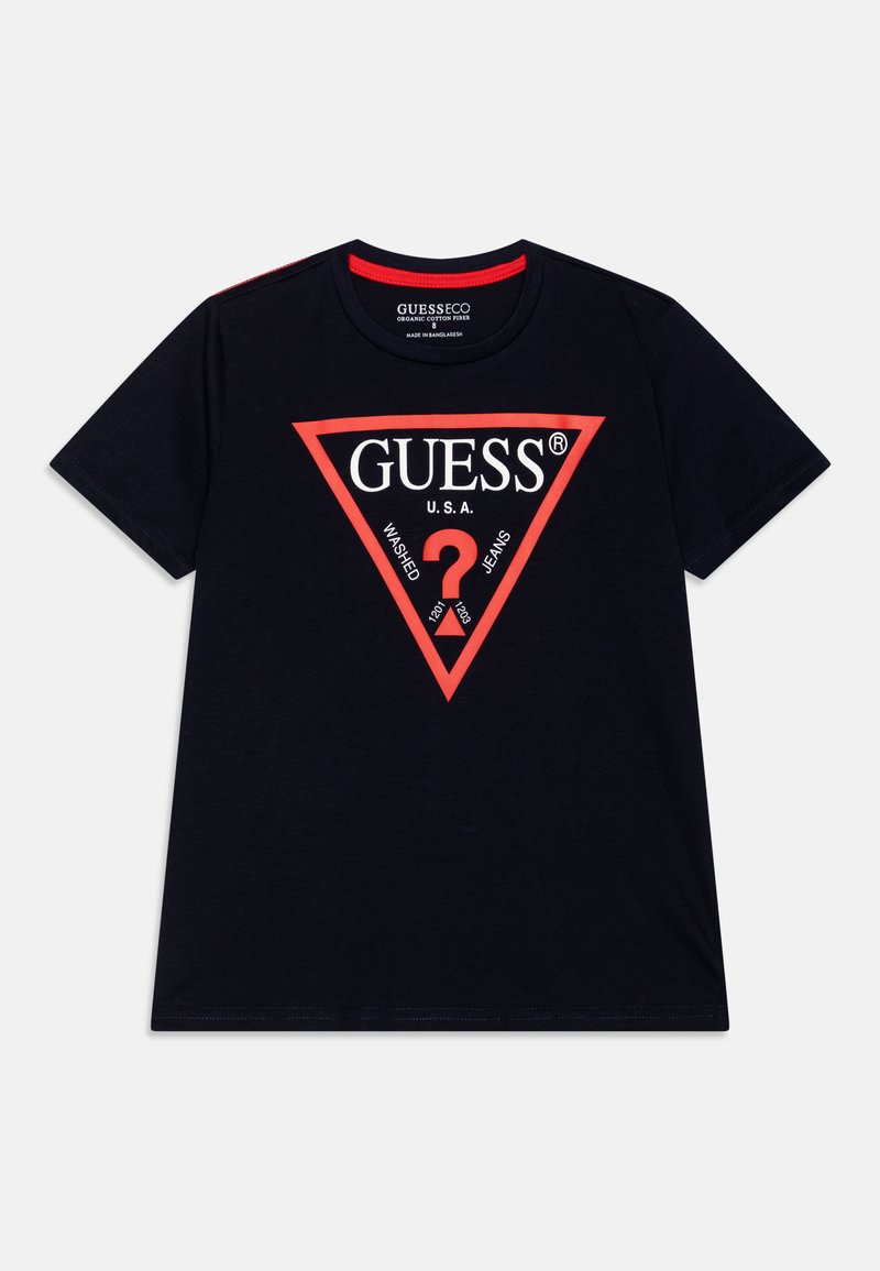 Svart bomull T-skjorte med et stort rødt trekantet logo med "GUESS® U.S.A." og et spørsmålstegn i midten, kortermet.