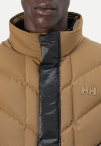 Helly Hansen VILLAGE PUFFY VEST UNISEX - Liemenė - sepia