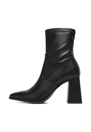 - Ankle boot