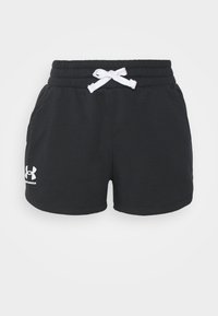 Pantalones cortos de algodón negros con cintura con cordón, bolsillos laterales y logo blanco en la pierna izquierda. Textura suave, diseño informal.