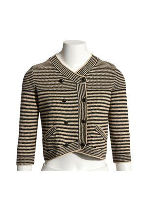 Cardigan court rayé noir et beige avec manches longues, fermeture croisée à boutons et deux poches devant sur un mannequin blanc.