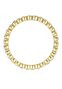 Zlatý náramok s textúrovaným, vlnitým okrajom; obsahuje farebné, trblietavé drahokamy pozdĺž vonkajšieho okraja.