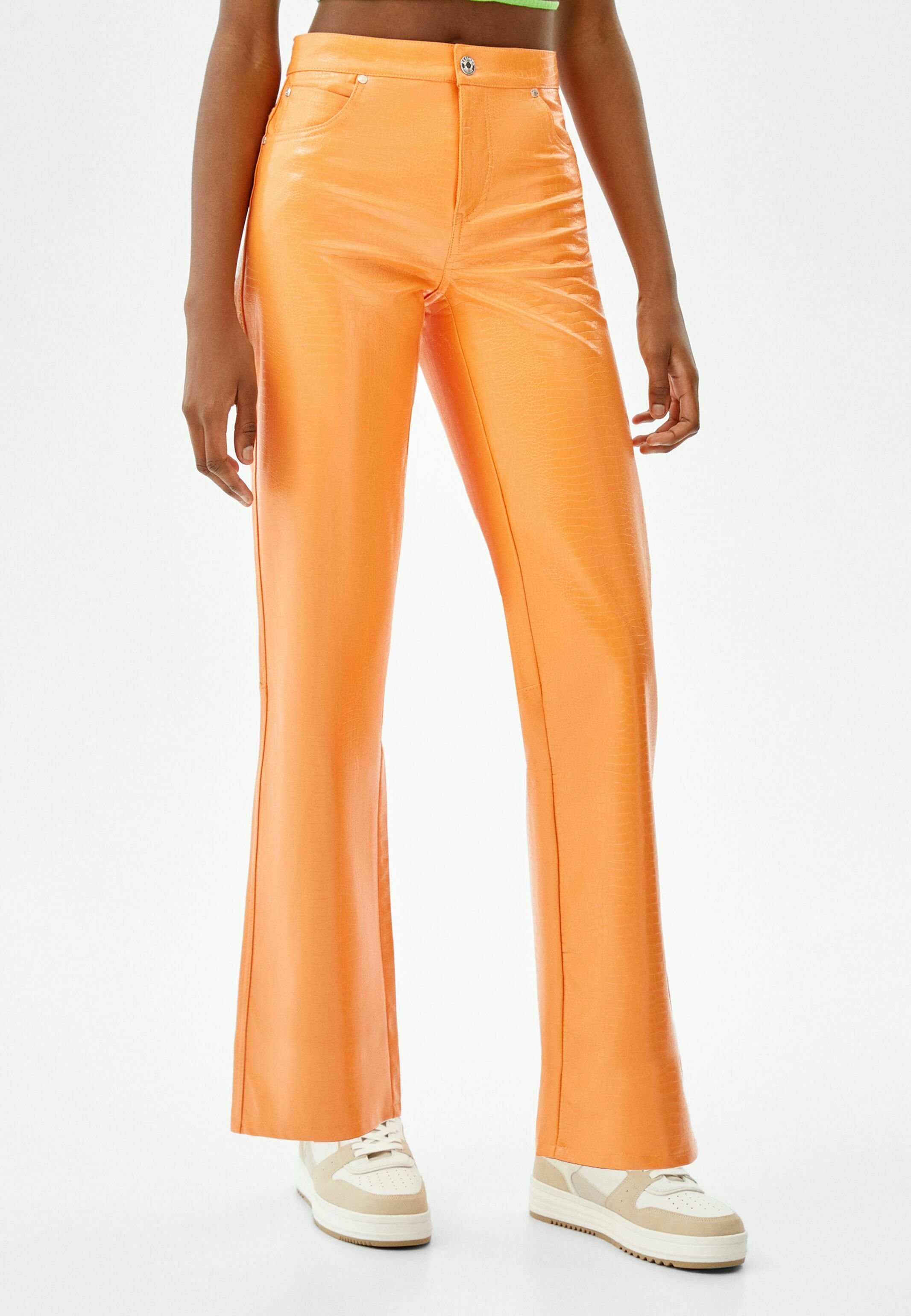 Korte broeken in de kleur Oranje voor dames | KLEDING.nl