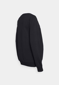 Black sweatshirt with a round neckline, long sleeves, and ribbed cuffs. Smooth texture, relaxed fit, and no visible patterns or accents.