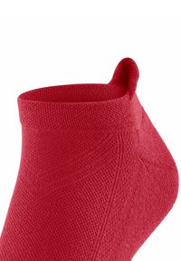 FALKE COOL KICK  UNISEX CUSHIONING - Füßlinge - red pepper