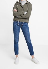 ONLY Chaqueta de entrenamiento - khaki