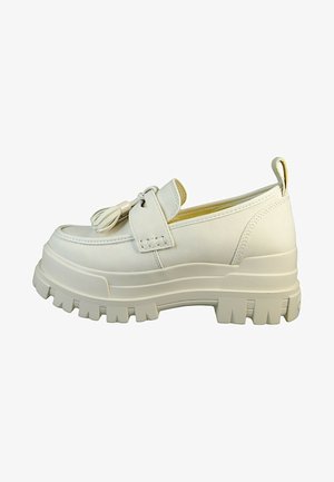 Weiße Lederloafers mit einer klobigen Gummisohle und dekorativem Quasten-Detail. Verfügt über eine elegante Silhouette und verstärkte Nähte.