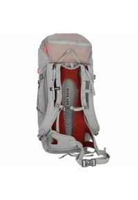 Mochila gris con un compartimento superior de malla y un interior rojo. Espalda acolchada con canales de ventilación, correas ajustables y bolsillos laterales.