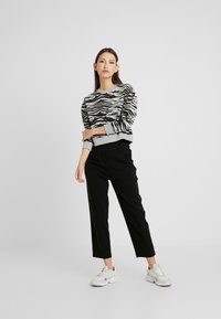 Urban Classics LADIES TIGER CREW - Camisola - grey