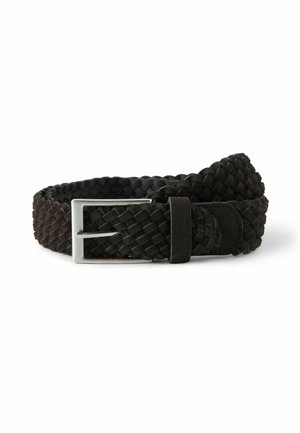 Ceinture en cuir tressé noir avec une boucle en métal argenté carrée et une boucle en tissu. Surface texturée avec un design tissé, construction durable.