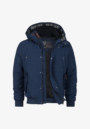 Giubbotto imbottito blu navy con cappuccio, dotato di chiusura con zip, tasche laterali e polsini in costina. Fodera in tessuto nero e dettagli con logo.