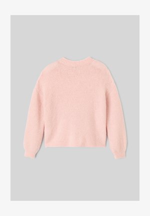 Pull court rose avec une texture duveteuse et un col rond côtelé. Présente des épaules tombantes et des manches longues légèrement bouffantes.