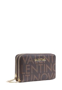 Valentino zip peněženka z embosované hnědé kůže s velkým potiskem loga. Zlaté akcenty a dvojité zipové uzavírání. Kompaktní obdélníkový tvar.