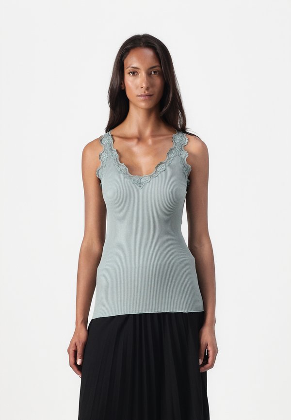 BEATHA V NECK - Top