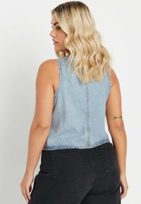 Yours Clothing WASHED - Väst - light blue