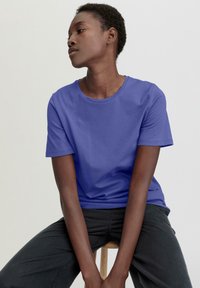 hessnatur T-shirt basic - irisblau