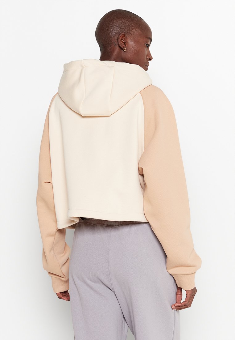 Karl Kani KK SERIF CROP RAGLAN HOODIE CREAM/SAND - Hoodie - cream
