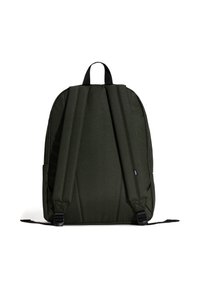 Zaino verde scuro con spallacci imbottiti, maniglia superiore e tasche laterali. Tessuto liscio con finitura opaca e fibbie regolabili alla base.