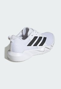 Witte sportschoen met zwart ontwerp met drie strepen. Heeft een bovenwerk van mesh, een gedempte zool en textuurelementen. Hoekige zoolvorm voor stabiliteit.