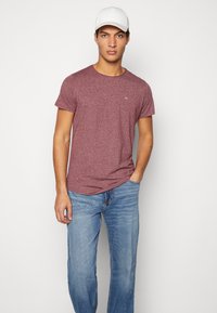Tommy Jeans SLIM JASPE CREW NECK - T-shirt básica - deep rouge
