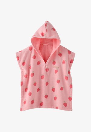 Hooded Poncho-Handtuch aus weichem rosa Frottee, mit einem sich wiederholenden Erdbeer-Muster in rot und grün, im V-Ausschnitt-Design.