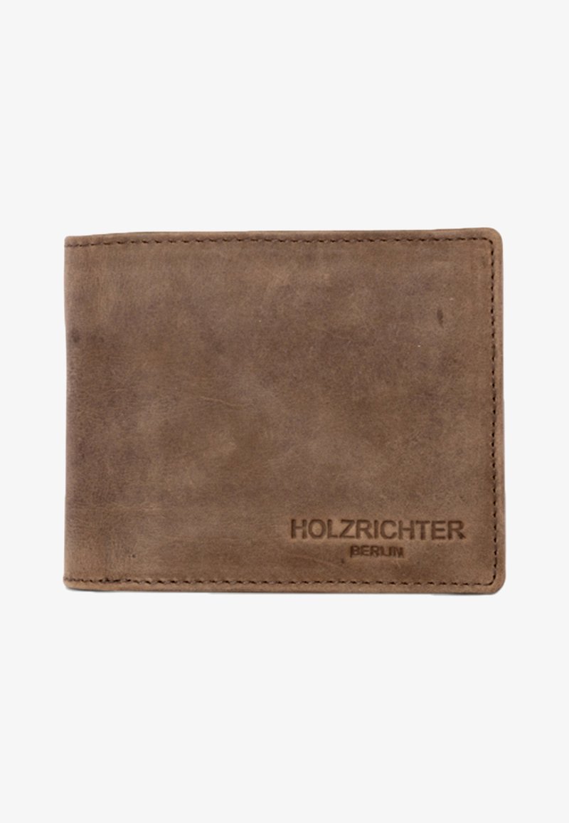 Braune Lederbörse mit weicher Textur, geprägtem Logo "HOLZRICHTER BERLIN" auf der Vorderseite, rechteckiges Design mit genähten Kanten.